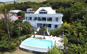 Villa spacieuse avec piscine débordement et vue exceptionnelle